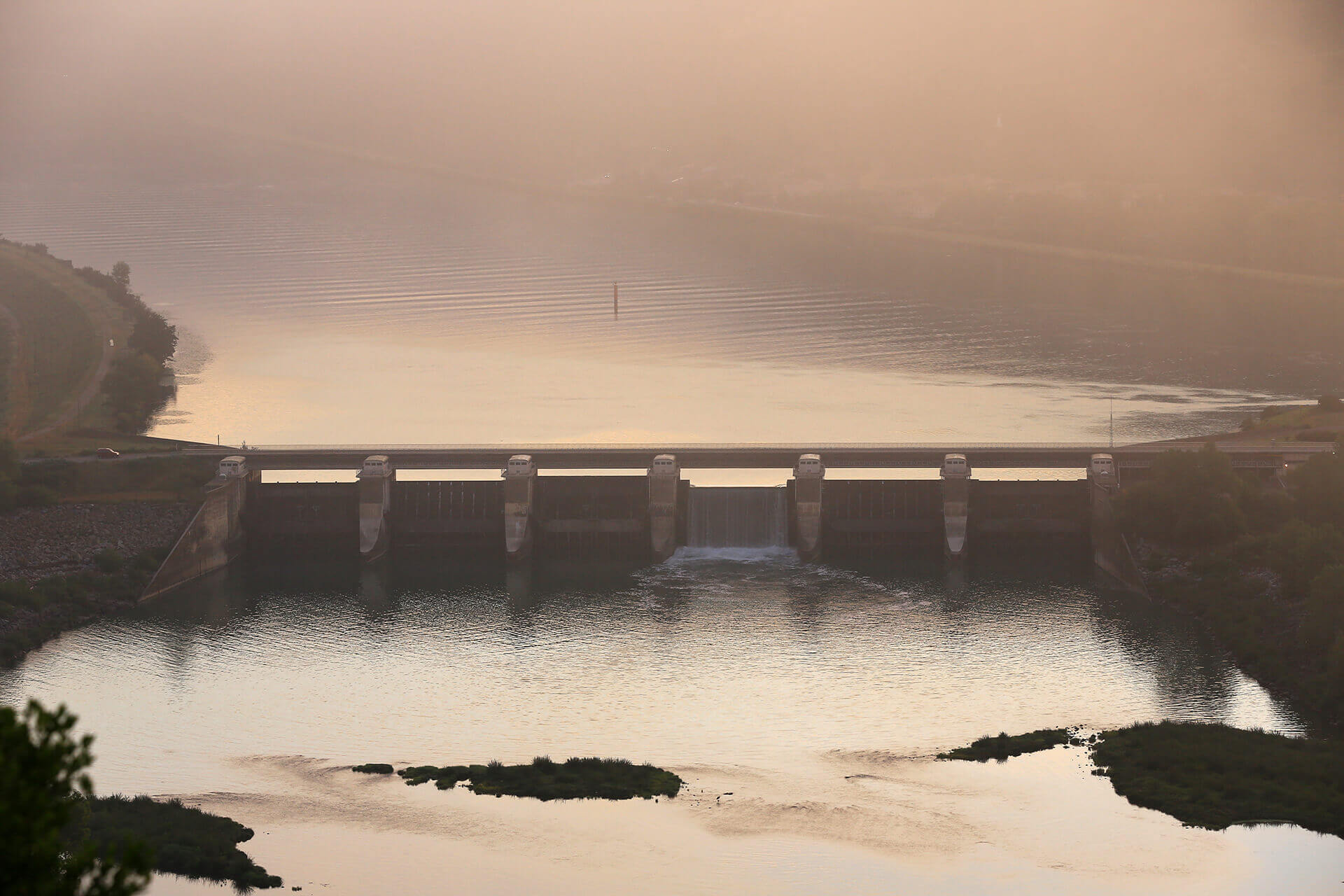 Le fleuve Rhône, Km 526 Ardèche, Arras-sur-Rhône, barrage de retenue